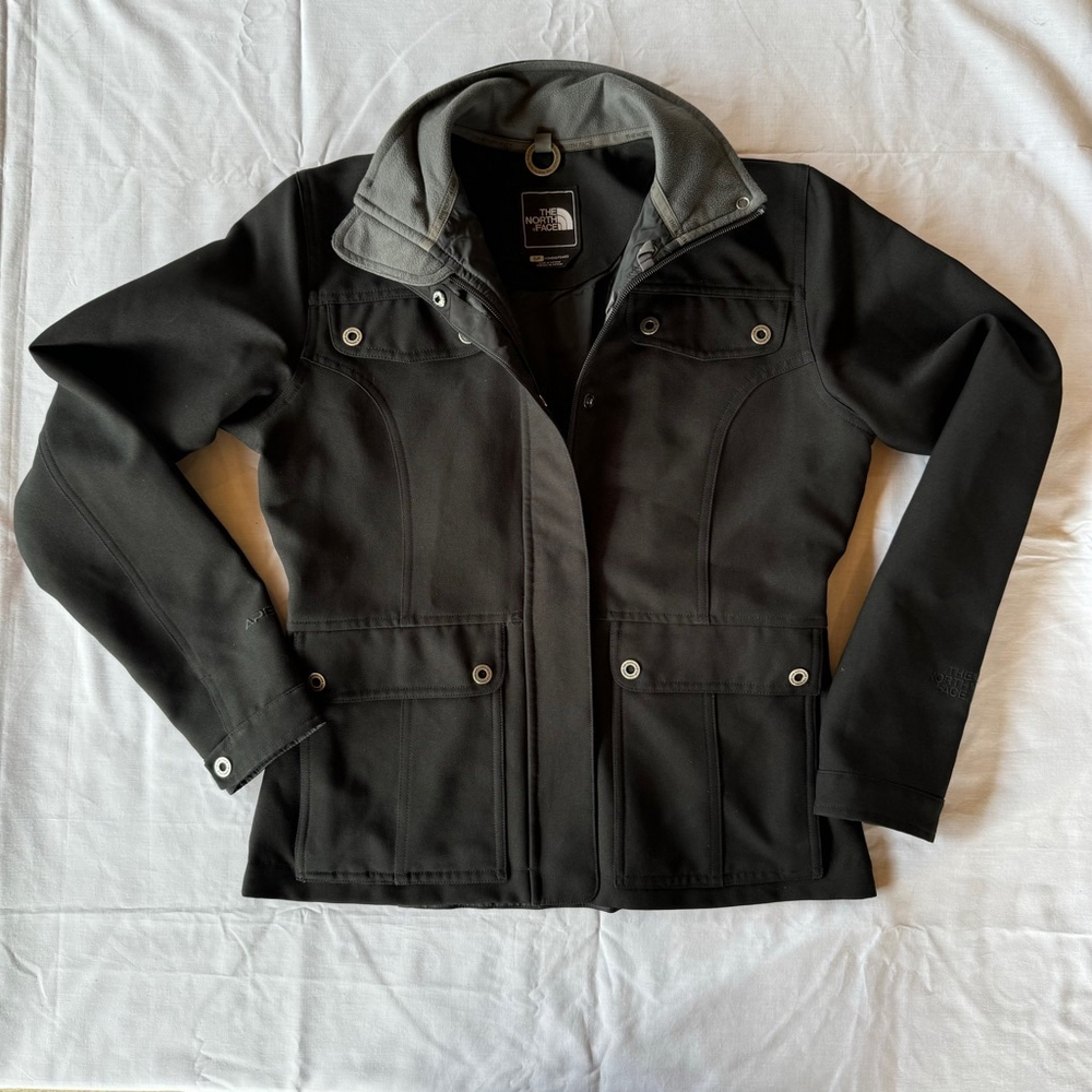 The North Face Women's Jacket, Classic 4 (four) Pocket Utility Waterproof Coat S
